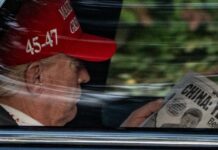 Трамп призывает США «держаться жестко» на фоне торговой войны