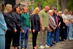 В честь погибших детей: в Одессе заложили яблоневый "Сад памяти"