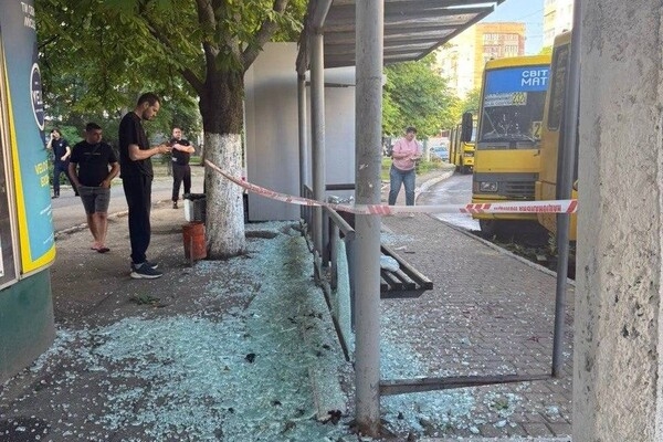 Утренний удар по остановке в Одессе: получили осколочные ранения люди Утренний удар по остановке в Одессе: получили осколочные ранения люди