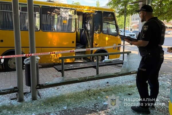 Утренний удар по остановке в Одессе: получили осколочные ранения люди Утренний удар по остановке в Одессе: получили осколочные ранения люди